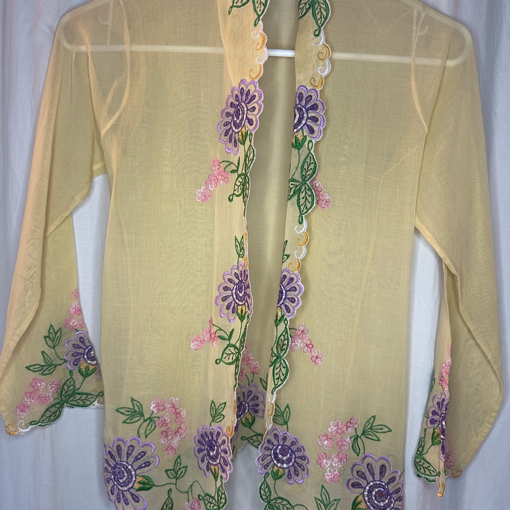 Vintage Floral Embroidered blouse (Kayaba)